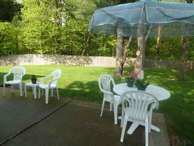 24 Fairway Ln, Schenectady, NY 12304 - photo 5