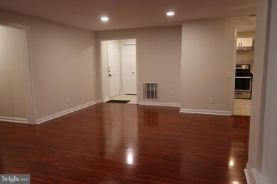 8242 Catbird Cir unit 8242A-101, Lorton, VA 22079 - photo 6