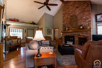 4224 SW Colly Creek Dr, Topeka, KS 66610 - photo 3