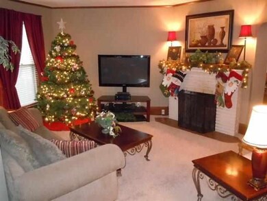 619 N Union St, Lincoln, IL 62656 - photo 5