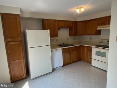 822 Wide Oak Ct, Warrenton, VA 20186 - photo 7