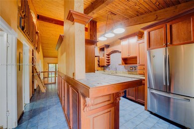 10181 E Cypress Ct, Pembroke Pines, FL 33026 - photo 4