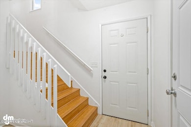 07-Stairs-Main Entry_SLS_-3986