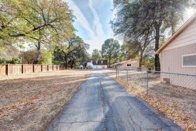 Nice long drive way to main house