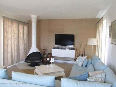Living room 4