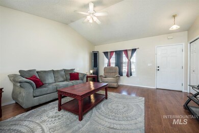 305 W Crestwood Dr, Nampa, ID 83686 - photo 2