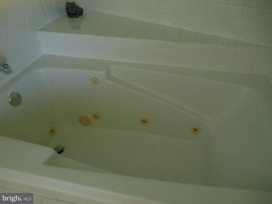 3411 Lindenwood Dr, Laurel, MD 20724 - photo 5