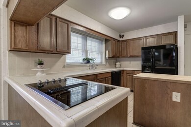 14616 Dehaven Ct, North Potomac, MD 20878 - photo 5