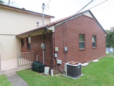 606 Rawcel St, Morehead, KY 40351 - photo 7
