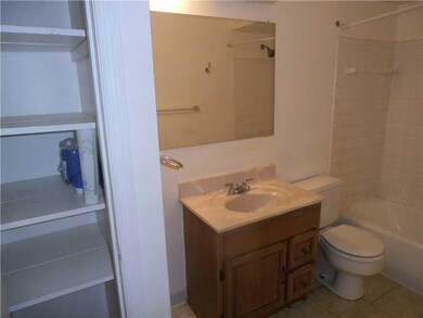 930 Adam Dr unit H, Pittsburgh, PA 15216 - photo 4