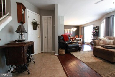 9248 Cardinal Forest Ln unit 301, Lorton, VA 22079 - photo 3