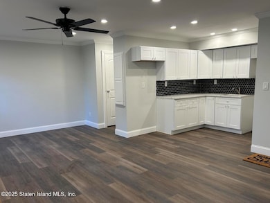 18 Bay Terrace unit 1c, Staten Island, NY 10306 - photo 3