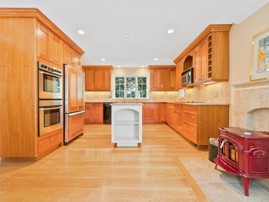 179 Winding River Rd, Wellesley, MA 02482 - photo 3