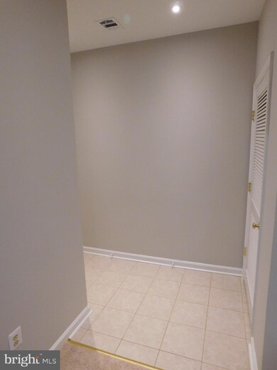 11315 Westbrook Mill Ln unit 303, Fairfax, VA 22030 - photo 4