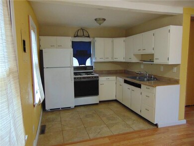 323 Hackley Ave, Des Moines, IA 50315 - photo 2