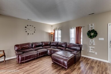 10709 Evanwood Dr, Louisville, KY 40228 - photo 4