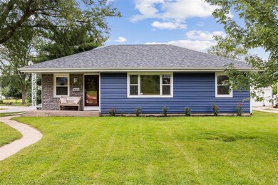1669 10th St NW, Cedar Rapids, IA 52405 - photo 2