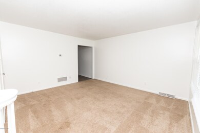 327 Richlands Ave unit 4, Jacksonville, NC 28540 - photo 3