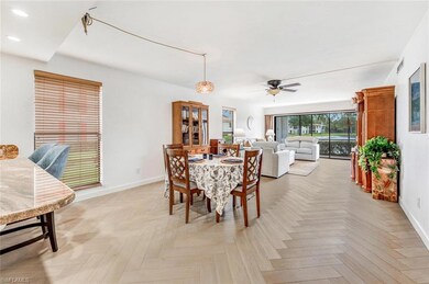 Dining area featuring ceiling fan and light parque