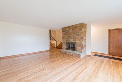 1929 Robert St, Aurora, IL 60506 - photo 3