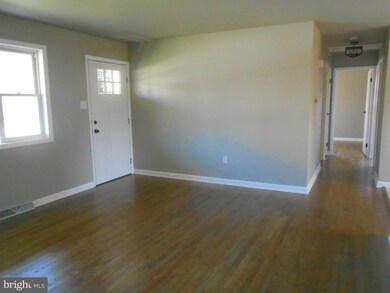 26 N Maple Ave, Smithsburg, MD 21783 - photo 2