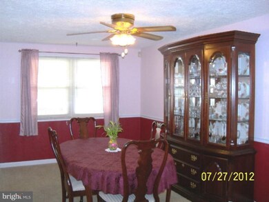 1009 Foxridge Ln, Essex, MD 21221 - photo 4