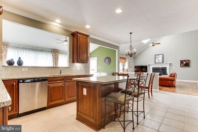 42527 Lewiston Dr, Chantilly, VA 20152 - photo 2