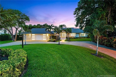 The Casa de Santa Lucia is of a Contemporary, Tran