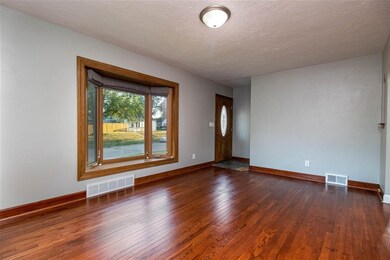 1320 W 35th St, Davenport, IA 52806 - photo 4
