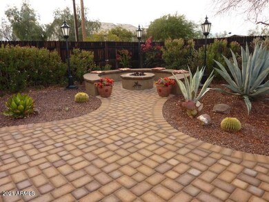 Backyard gas firepit