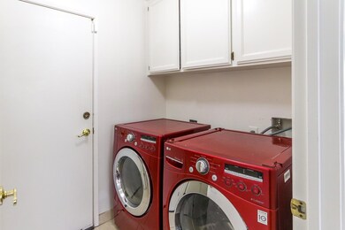 Washer/Dryer included