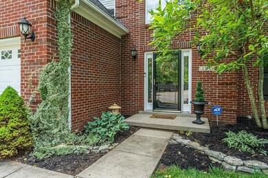 Brick with quoin and keystones in soldie