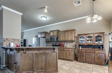 Kitchen with a breakfast bar area, crown molding, 