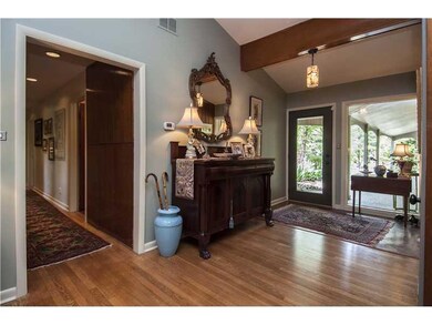 Entry/Foyer.