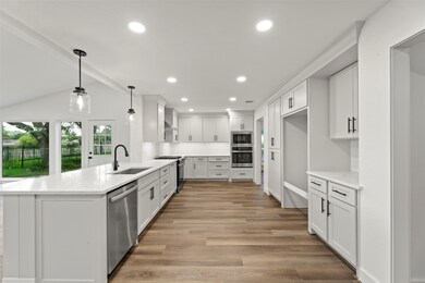 Fully remodeled designer kitchen! Custom cabinets,