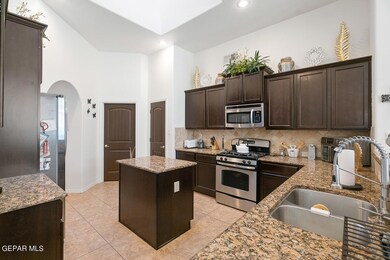 14408 Desert Ocotillo Dr, Horizon City, TX 79928 - photo 6