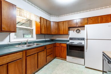 605 Pleasant Ln, Lagrange, IN 46761 - photo 6