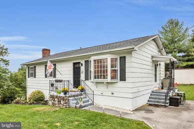 465 Walton St, Strasburg, VA 22657 - photo 2