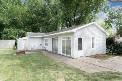 2008 Highview Ct, Cedar Falls, IA 50613 - photo 2