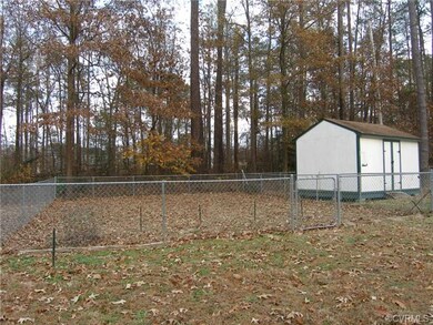 Detached Storage Shed and Fenced Garden Area to ke
