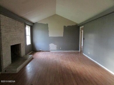 2. LIVING ROOM