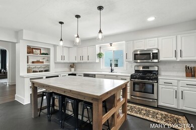 49-web-or-mls-40-e-15th-st