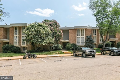 The Huntington Club unit 319, Alexandria, VA 22303 - photo 2