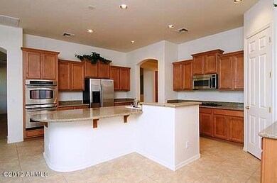 Gourmet Kitchen-Double Ovens-Gas Cooktop