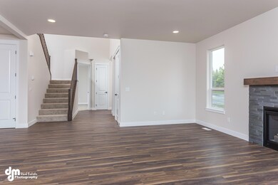 2619 Timberview Drive-print-005-11-Livin