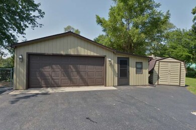 404 W Dowell Rd, McHenry, IL 60051 - photo 2