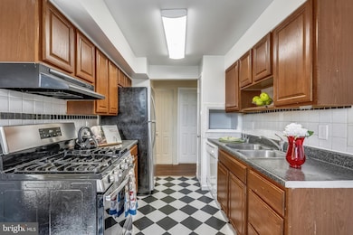 100 Duvall Ln, Gaithersburg, MD 20877 - photo 6