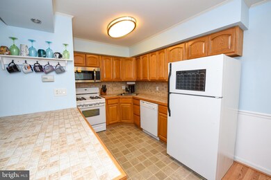 325 S Warminster Rd unit B9, Hatboro, PA 19040 - photo 4