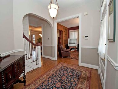Entry/Foyer.