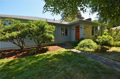 8 April Ct, Providence, RI 02908 - photo 2